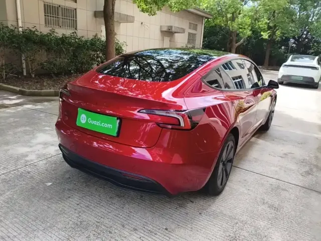 Tesla Model 3 — Фото автомобиля 6
