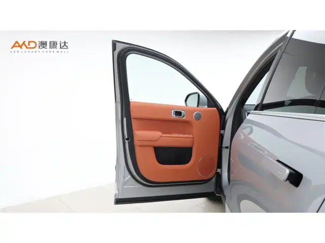 Li Auto L8 — Фото автомобиля 11