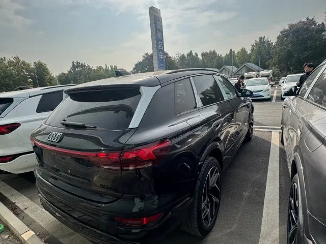 Audi Q6L e-tron — Фото автомобиля 6