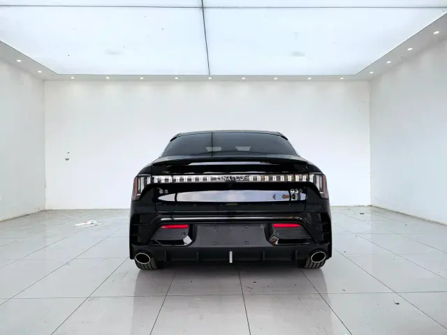 Lynk & Co 03 — Фото автомобиля 10