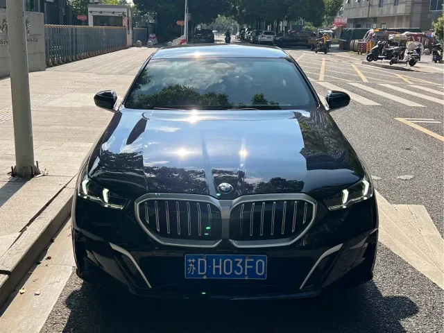 BMW 5 Series — Фото автомобиля 2