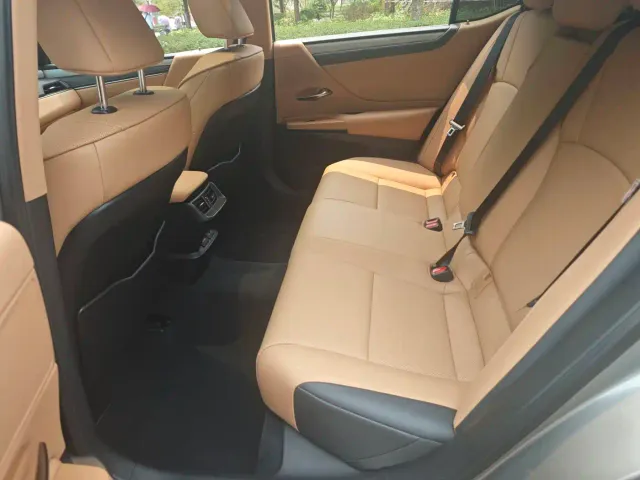 Lexus ES — Фото автомобиля 11