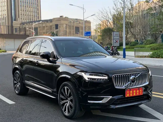 Volvo XC90 — Фото автомобиля 3