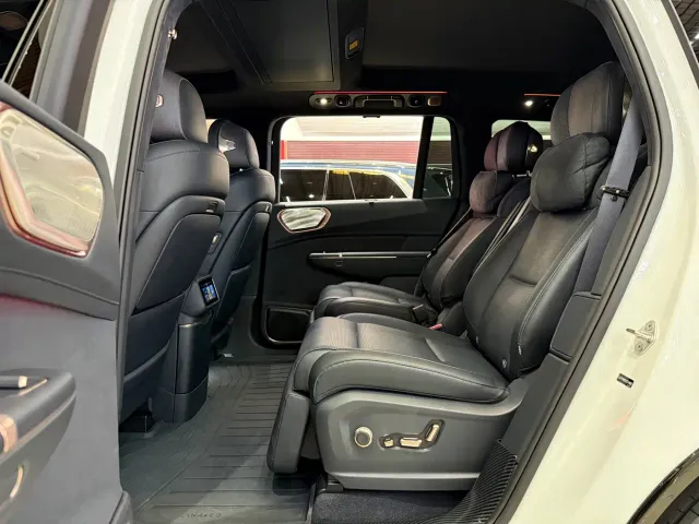 Lynk & Co 900 — Фото автомобиля 17