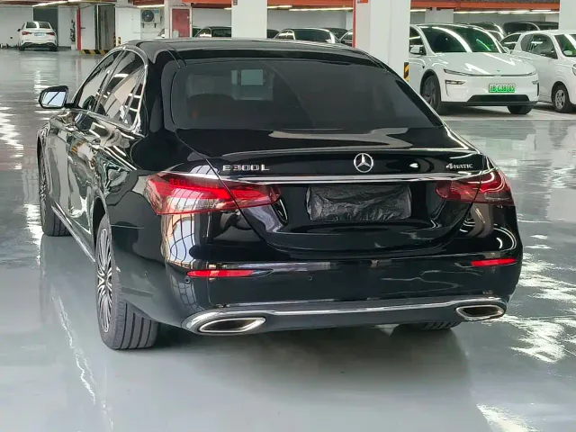 Mercedes-Benz E-Class — Фото автомобиля 18