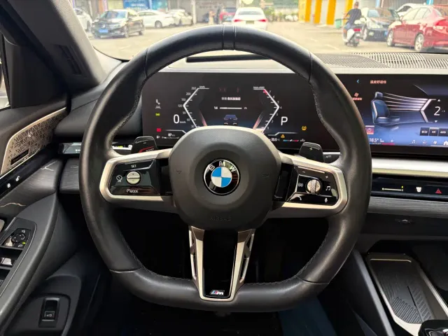 BMW 5 Series — Фото автомобиля 6