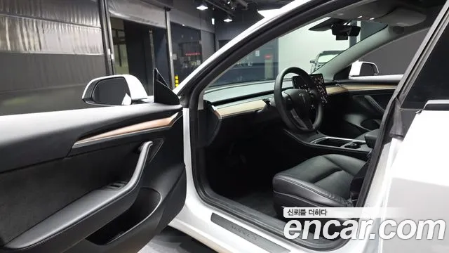 Tesla Model 3 — Фото автомобиля 10
