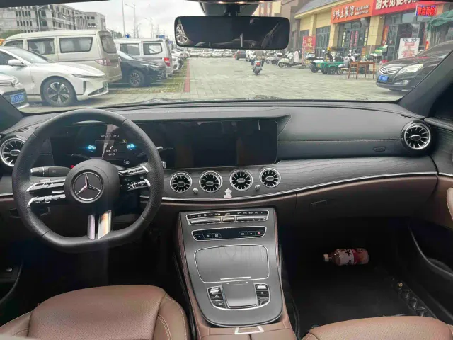 Mercedes-Benz E-Class — Фото автомобиля 7