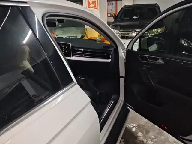 Volkswagen Tiguan L — Фото автомобиля 19