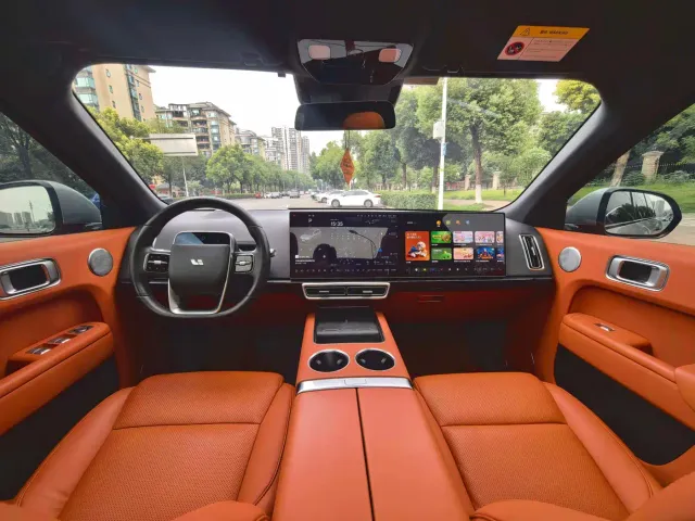 Li Auto L8 — Фото автомобиля 6