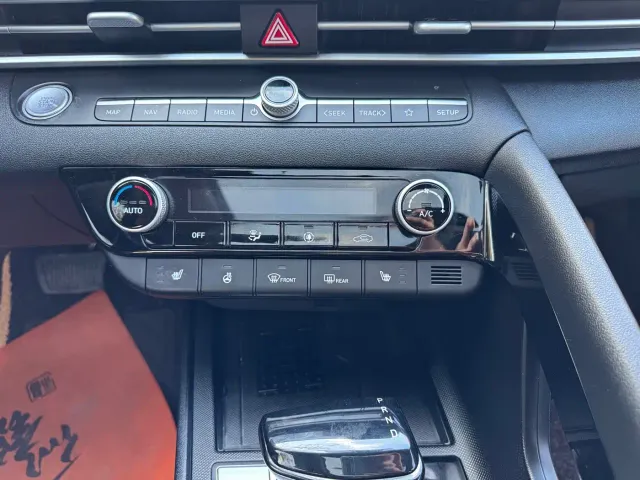 Hyundai Elantra — Фото автомобиля 9