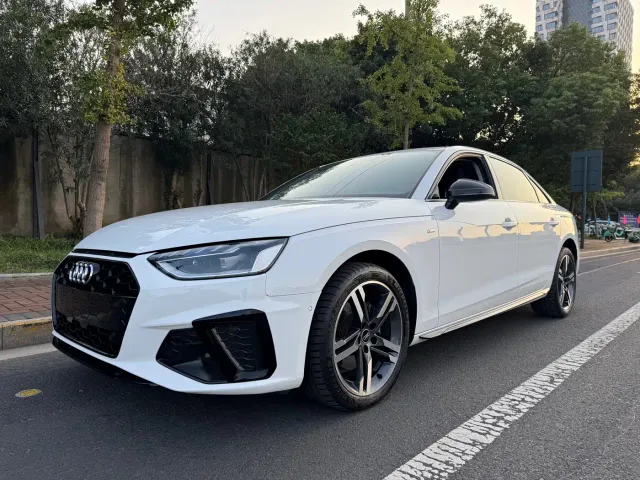 Фотография автомобиля — Audi A4L