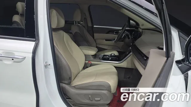 Kia Carnival Generation 4 — Фото автомобиля 10