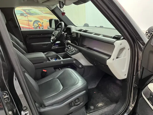 Land Rover Defender — Фото автомобиля 12