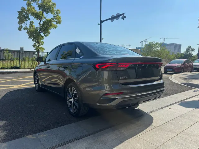 Geely Emgrand — Фото автомобиля 7