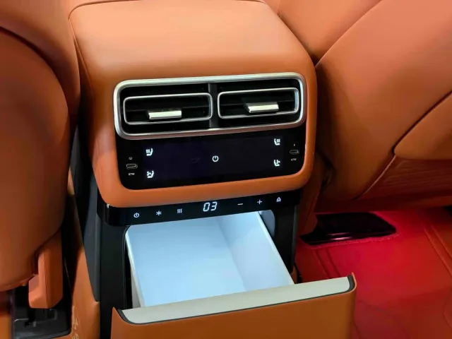 Li Auto L7 — Фото автомобиля 10