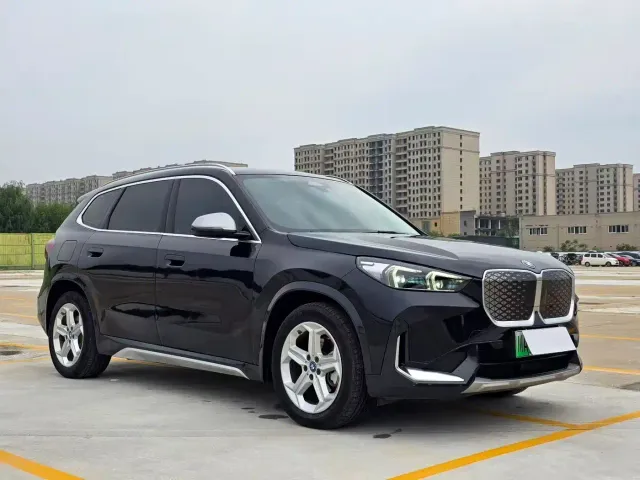 BMW iX1 — Фото автомобиля 3