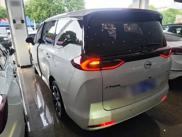 GAC Trumpchi M6 — Фото автомобиля 4