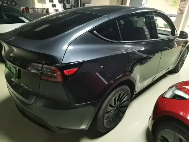 Tesla Model Y — Фото автомобиля 6