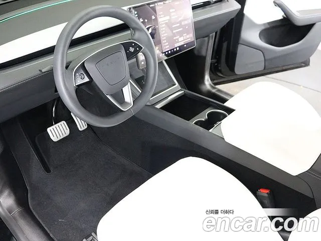 Tesla Model Y — Фото автомобиля 10
