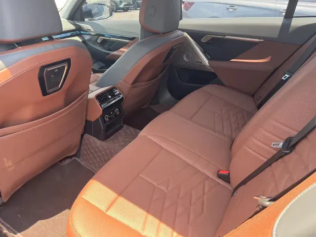 BMW 5 Series — Фото автомобиля 6
