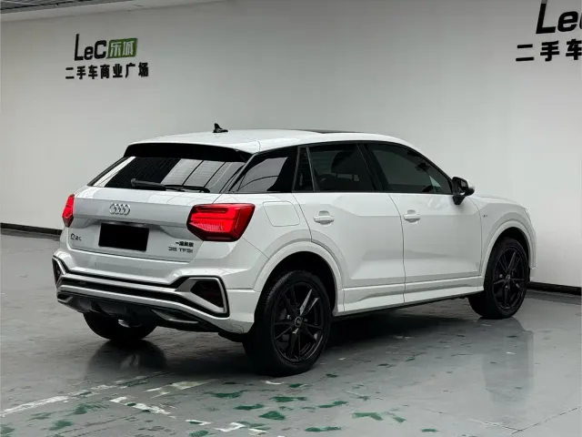 Audi Q2L — Фото автомобиля 4