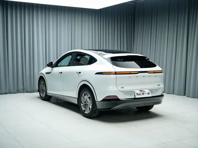 Xpeng G6 — Фото автомобиля 11