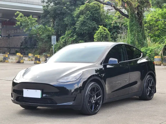 Фотография автомобиля — Tesla Model Y