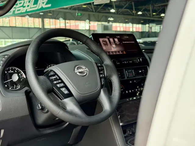 Nissan Patrol — Фото автомобиля 5