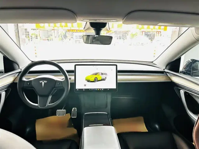 Tesla Model Y — Фото автомобиля 22