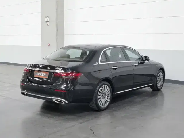 Mercedes-Benz E-Class — Фото автомобиля 2