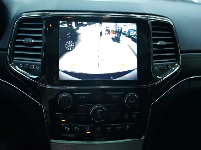 Jeep Grand Cherokee — Фото автомобиля 8