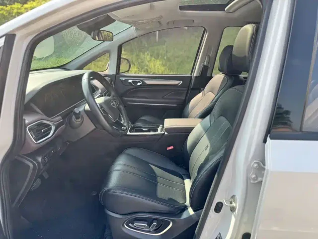 GAC Trumpchi M6 — Фото автомобиля 2