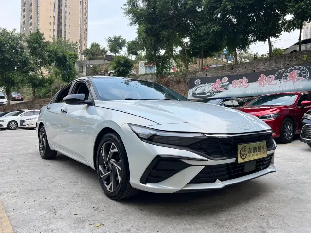 Hyundai Elantra — Фото автомобиля 3