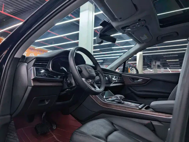 Audi Q7 — Фото автомобиля 6