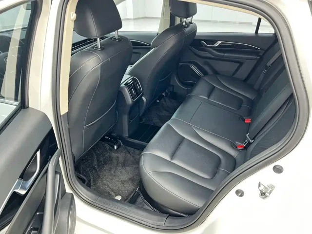 Bestune B70 — Фото автомобиля 5