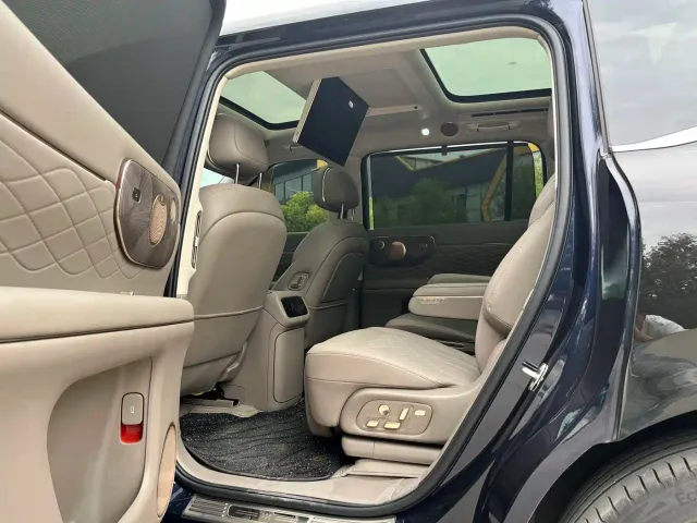 IM Motors LS9 — Фото автомобиля 8
