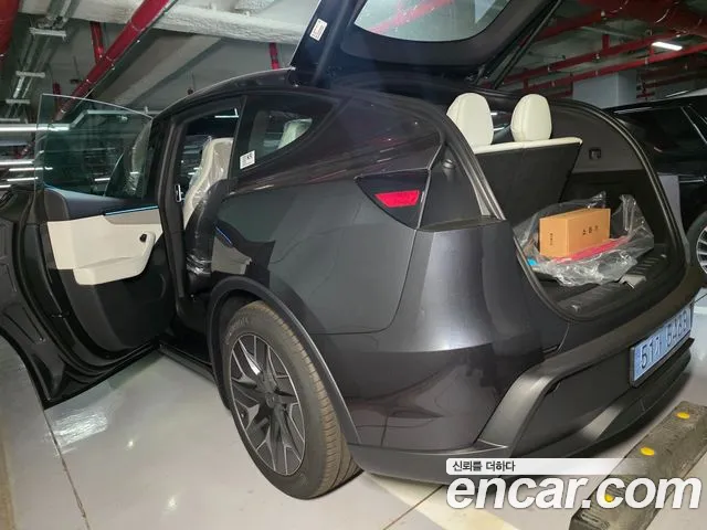 Tesla Model Y — Фото автомобиля 19