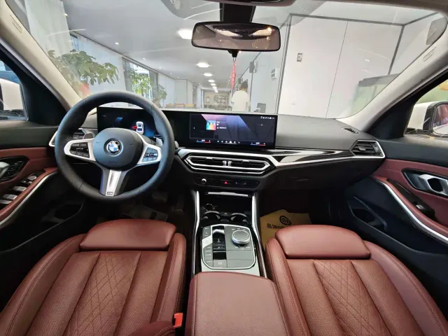 BMW 3 Series — Фото автомобиля 11