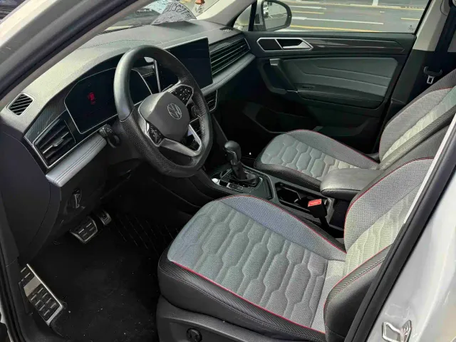 Volkswagen Tiguan L — Фото автомобиля 3