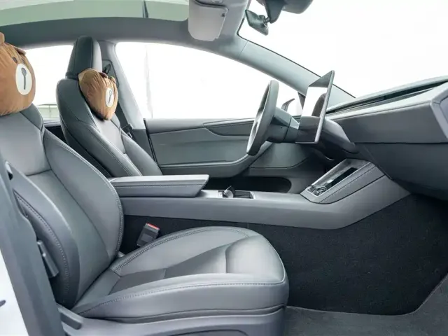 Tesla Model Y — Фото автомобиля 14