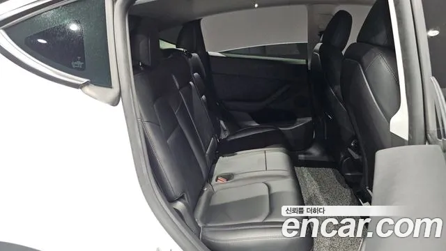 Tesla Model Y — Фото автомобиля 17