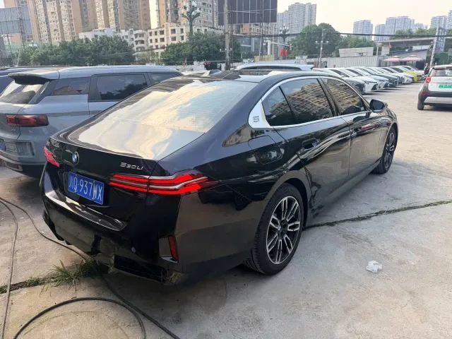 BMW 5 Series — Фото автомобиля 4