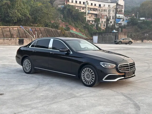 Mercedes-Benz E-Class — Фото автомобиля 3