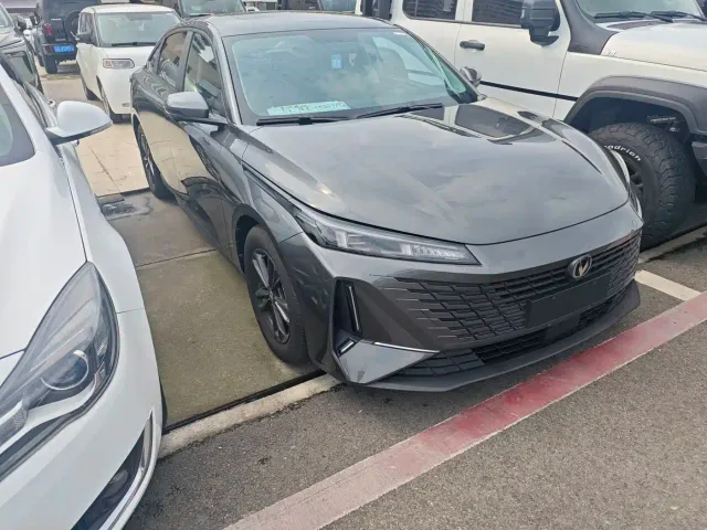 Changan Yida 2023 Blue Whale NE 1.5T GDI DCT Pilot — Фото автомобиля 3