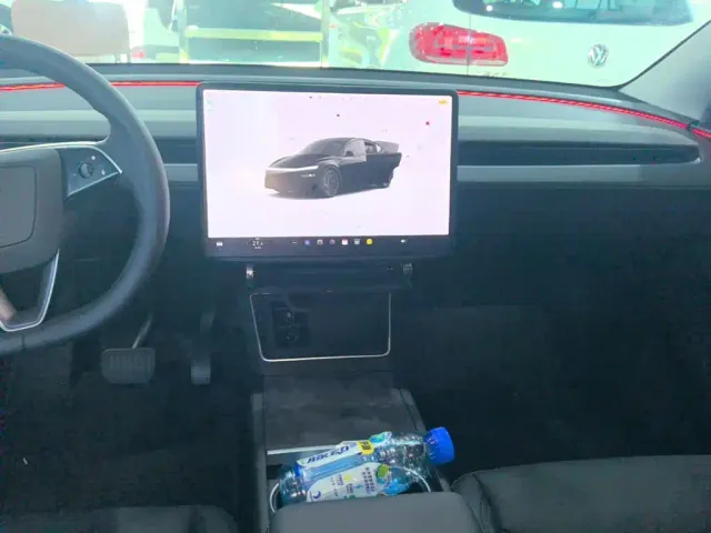 Tesla Model Y — Фото автомобиля 12