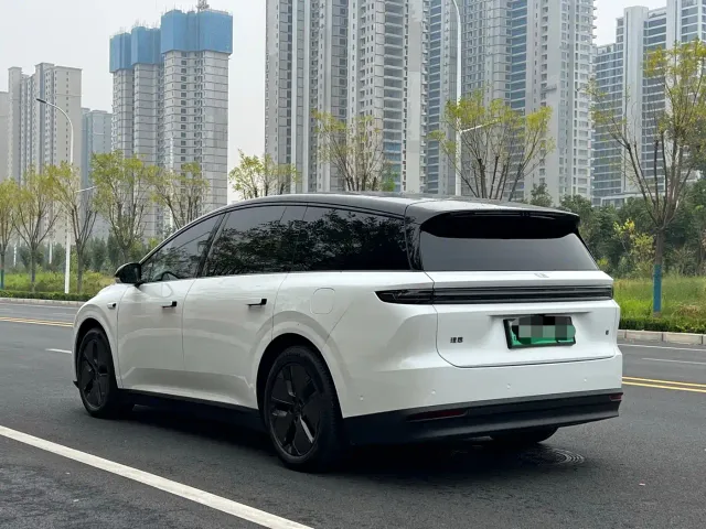 Li Auto i8 — Фото автомобиля 7