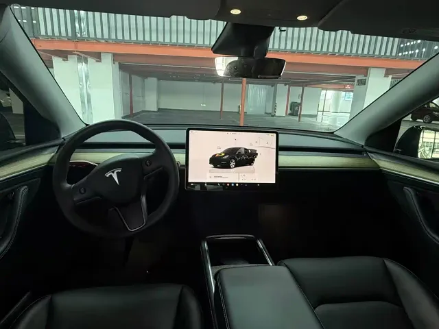 Tesla Model Y — Фото автомобиля 4