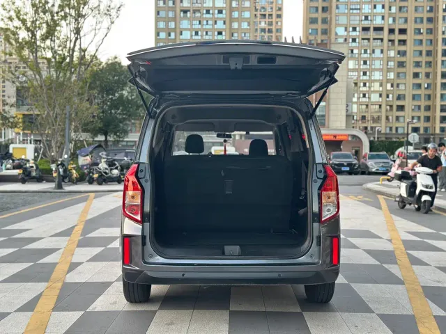 Wuling Zhengcheng — Фото автомобиля 11