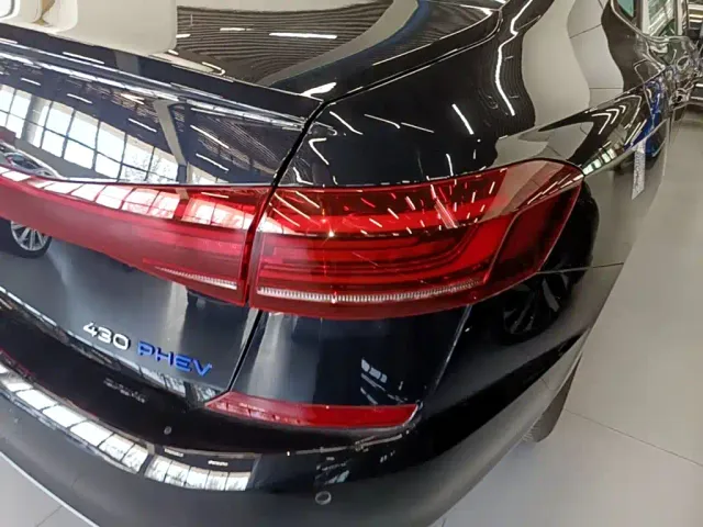 Volkswagen Passat — Фото автомобиля 7
